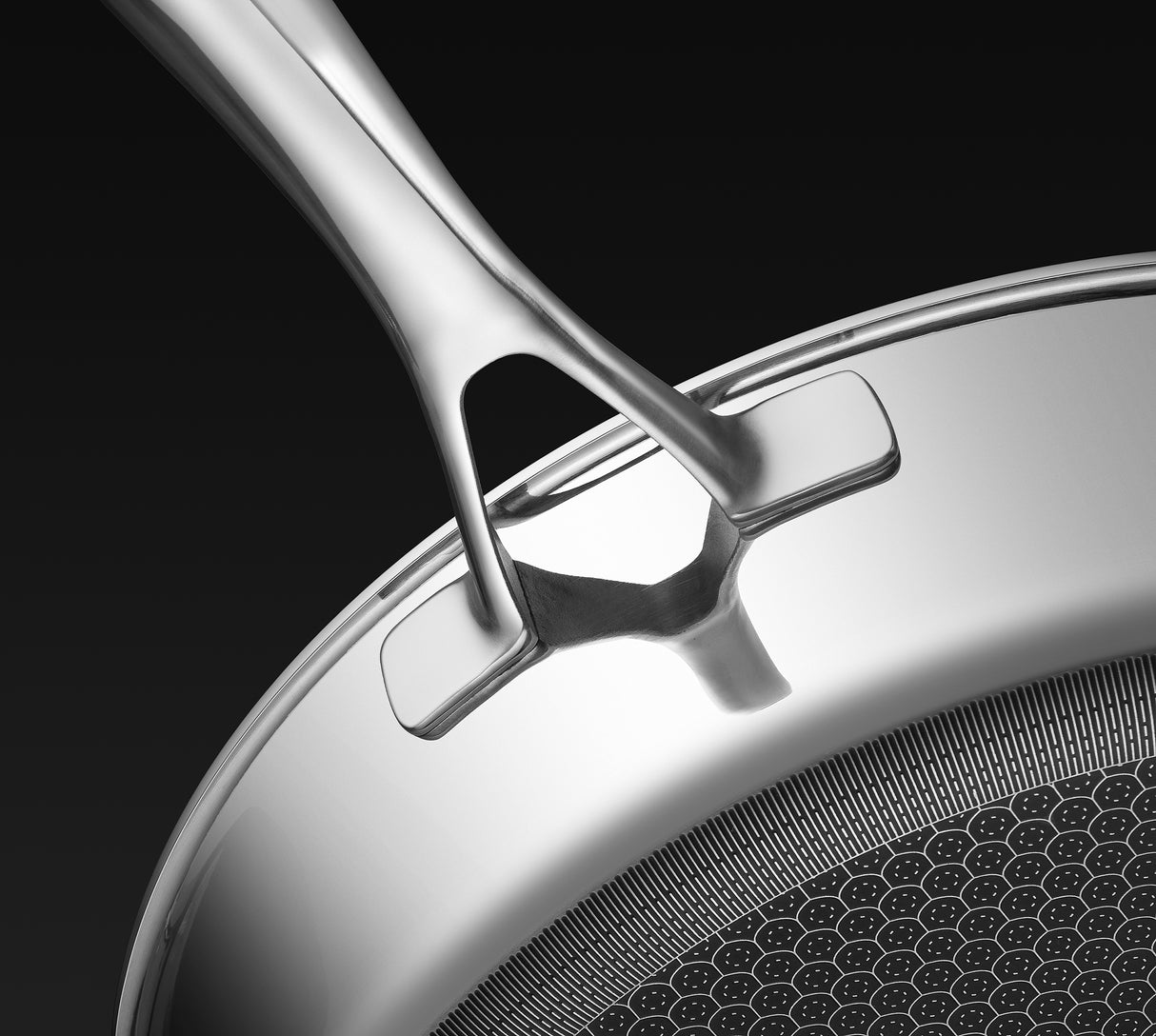 Sauteuse hybride profonde de 5,5 pintes avec couvercle